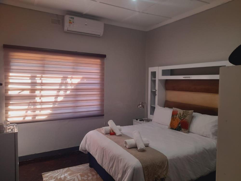 Palm Guesthouse Zeerust 외부 사진